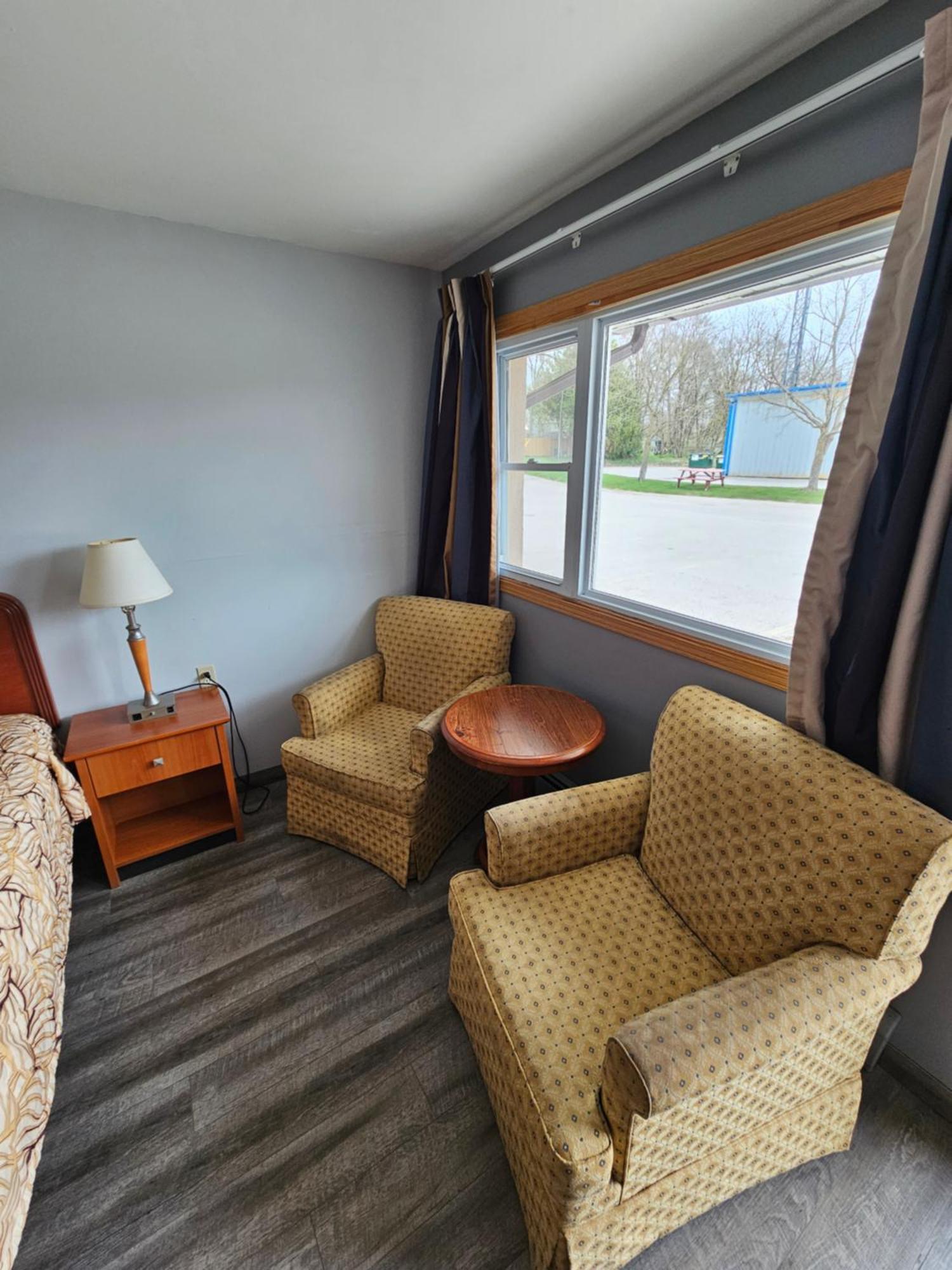 Forest Plaza Motel Mount Forest Zewnętrze zdjęcie