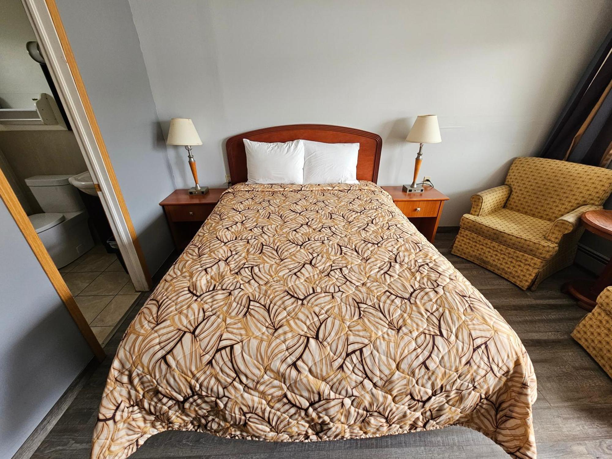 Forest Plaza Motel Mount Forest Zewnętrze zdjęcie