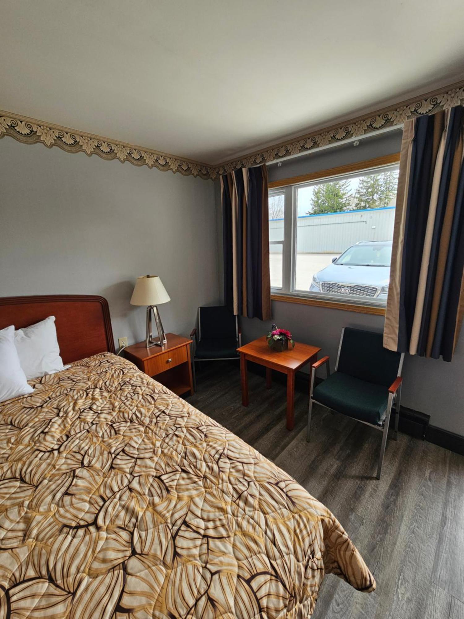 Forest Plaza Motel Mount Forest Zewnętrze zdjęcie