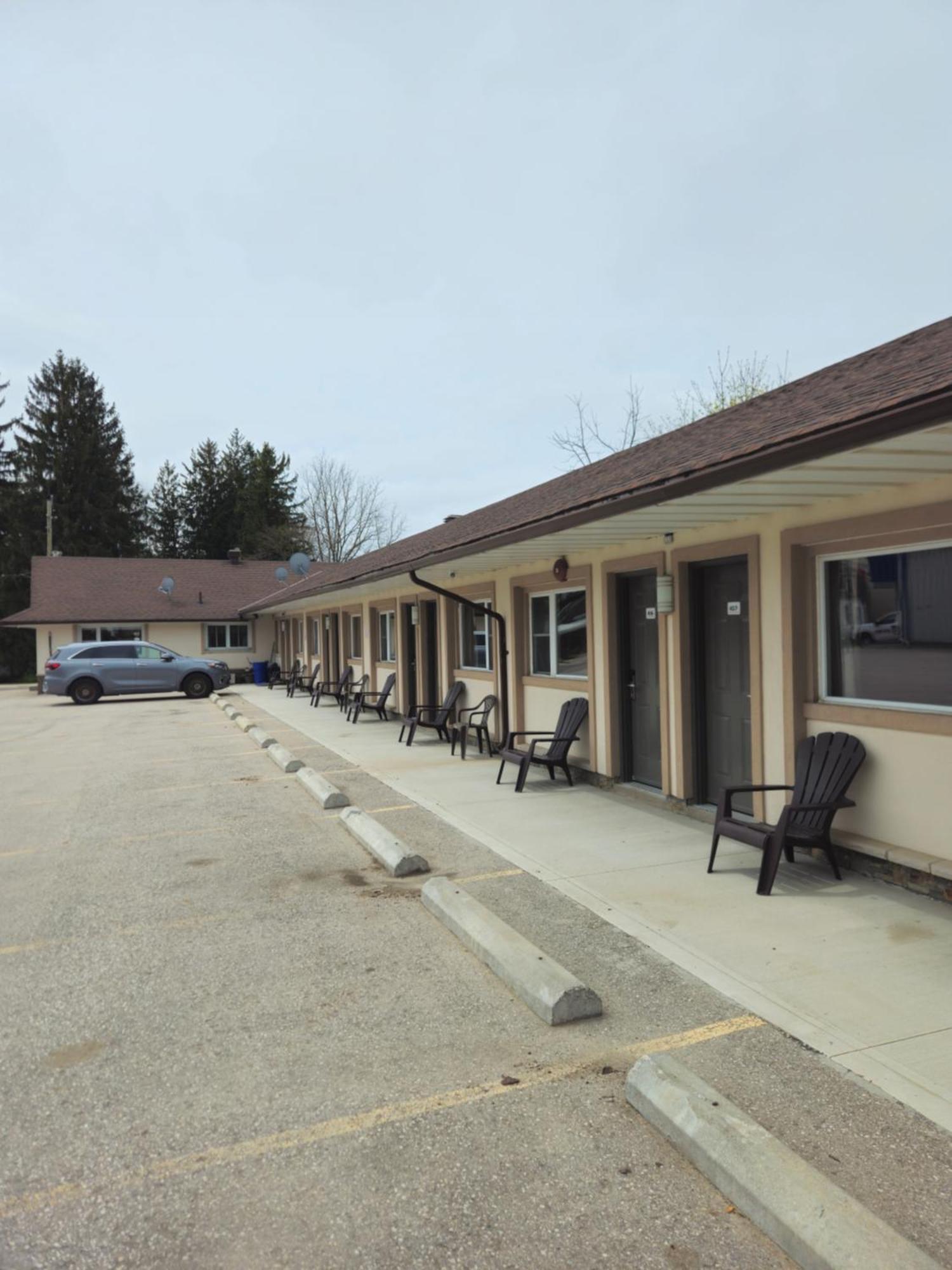 Forest Plaza Motel Mount Forest Zewnętrze zdjęcie