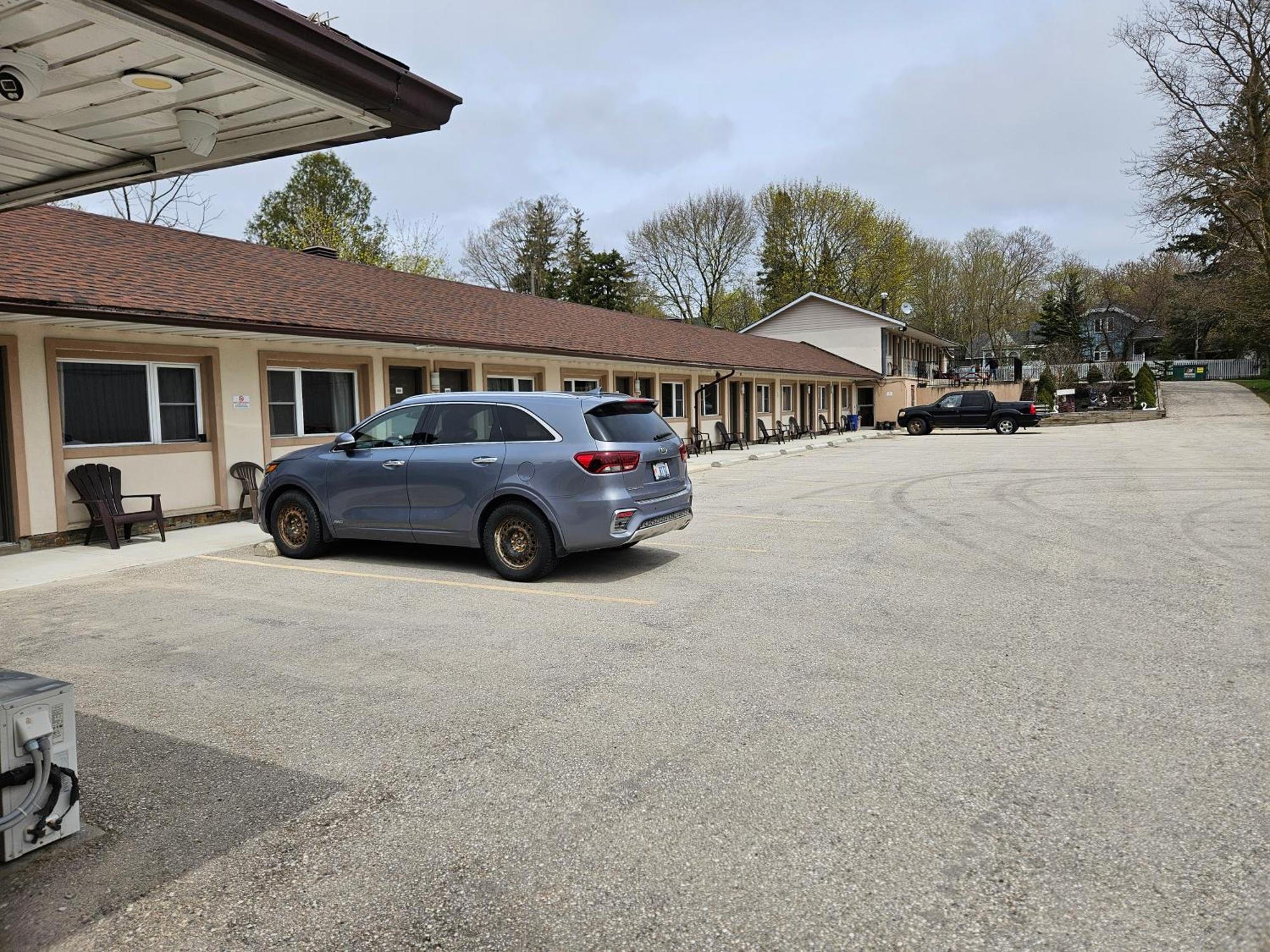 Forest Plaza Motel Mount Forest Zewnętrze zdjęcie