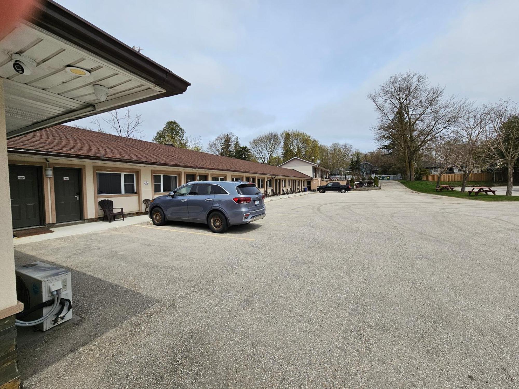 Forest Plaza Motel Mount Forest Zewnętrze zdjęcie