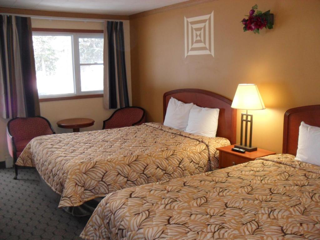 Forest Plaza Motel Mount Forest Zewnętrze zdjęcie