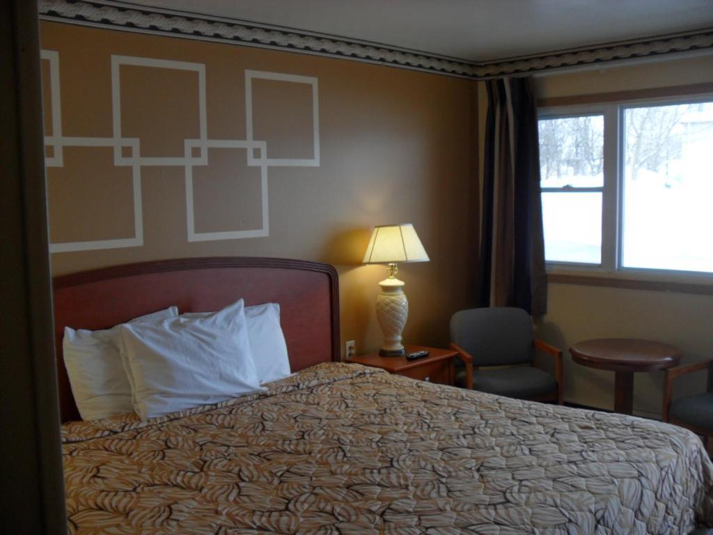 Forest Plaza Motel Mount Forest Zewnętrze zdjęcie